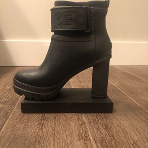 SOREL black heeled snow boots